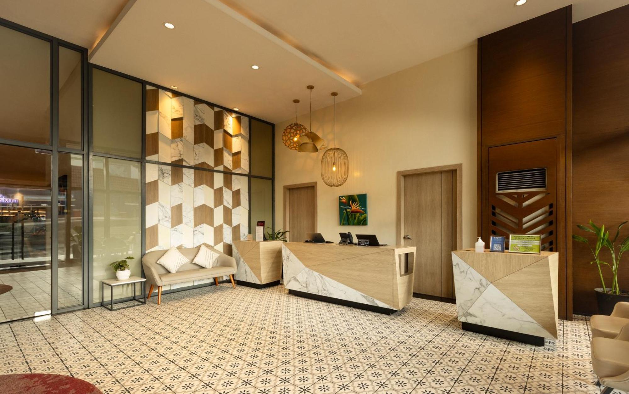 Summit Hotel Greenhills Quezon City Exterior photo
