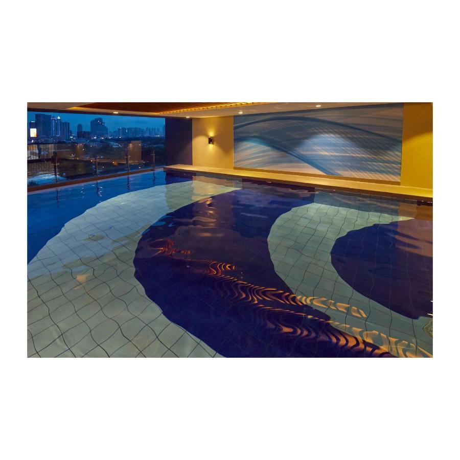 Summit Hotel Greenhills Quezon City Exterior photo